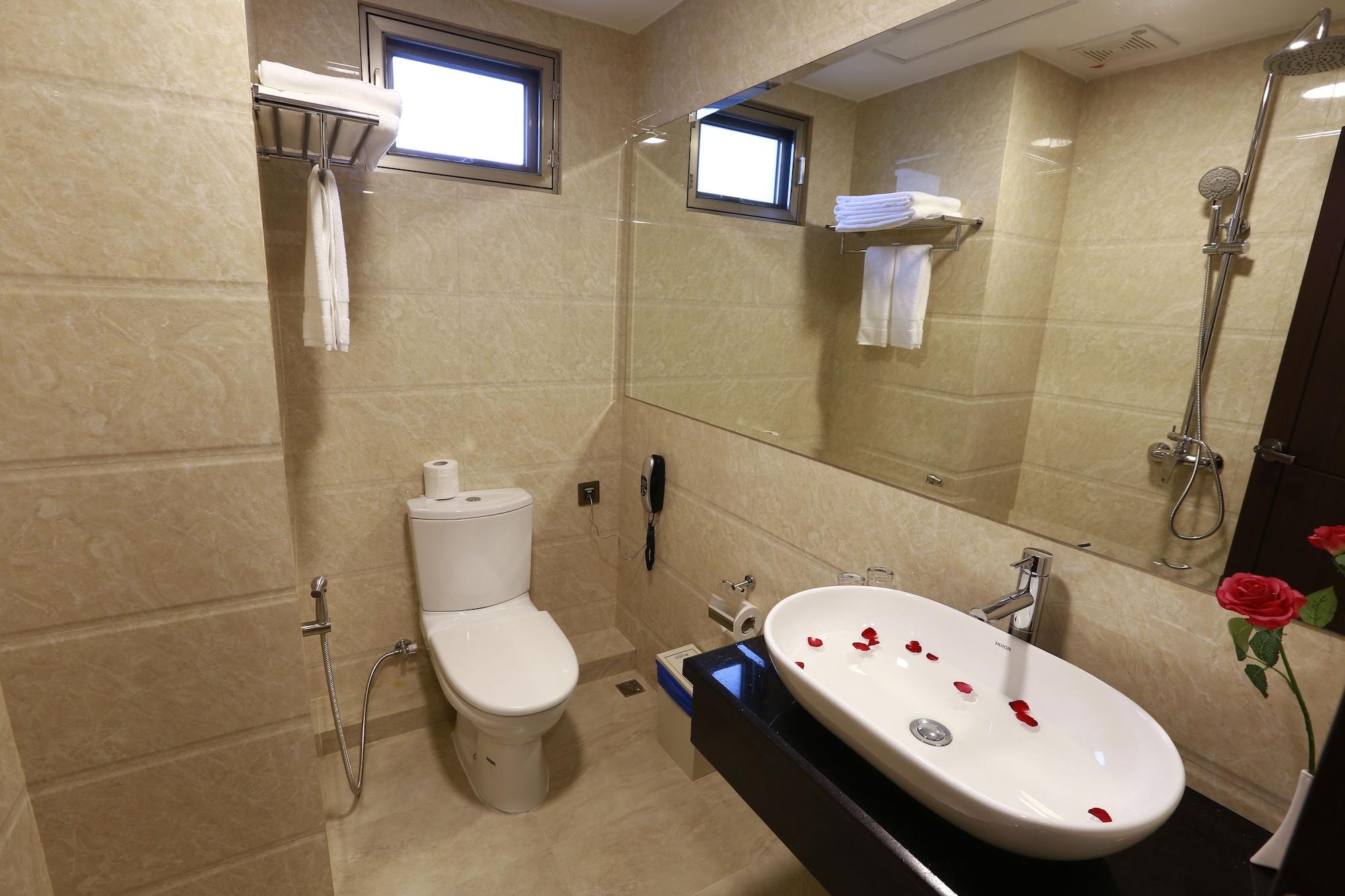 Rose Palace Hotel Янгон Екстериор снимка