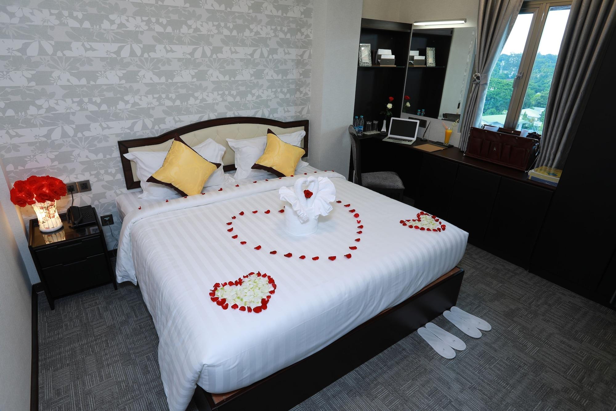 Rose Palace Hotel Янгон Екстериор снимка