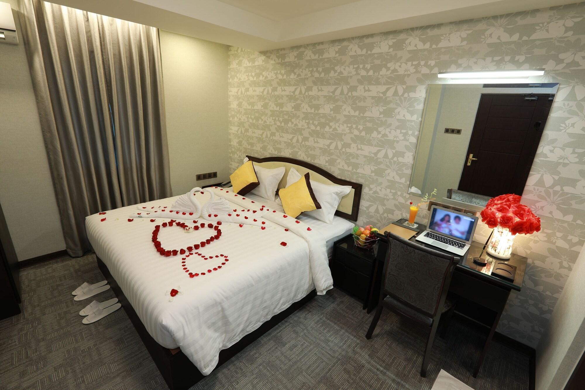 Rose Palace Hotel Янгон Екстериор снимка