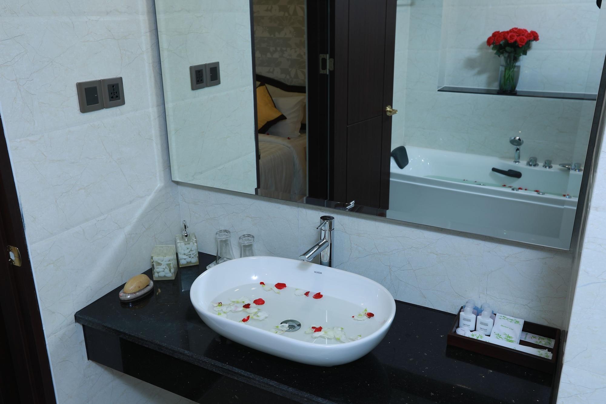 Rose Palace Hotel Янгон Екстериор снимка