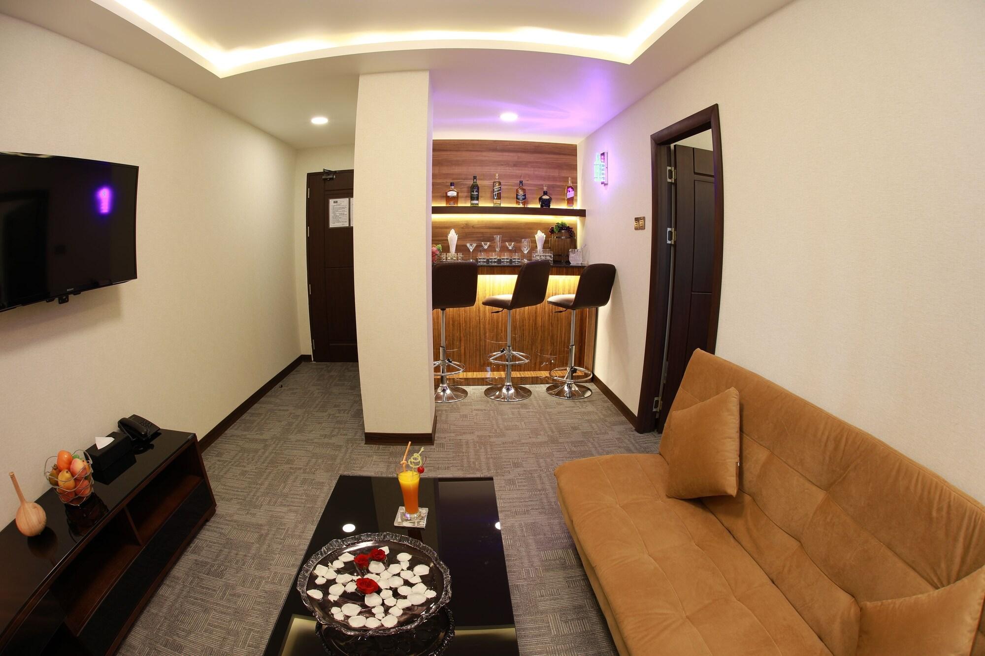 Rose Palace Hotel Янгон Екстериор снимка