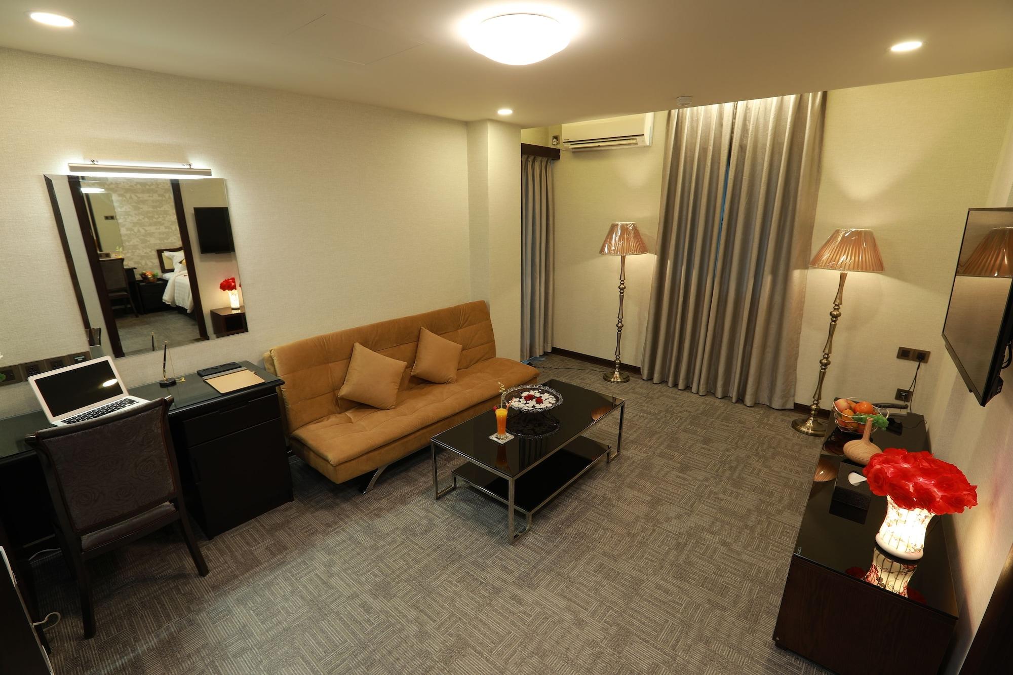 Rose Palace Hotel Янгон Екстериор снимка
