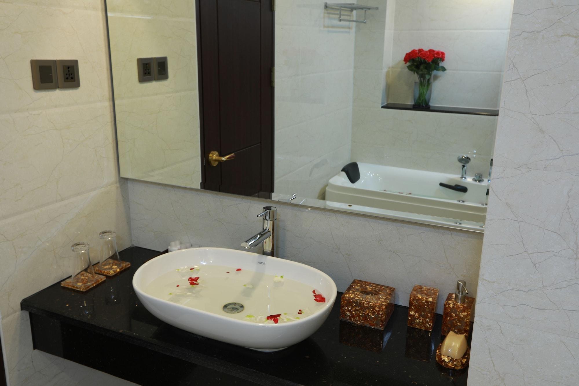 Rose Palace Hotel Янгон Екстериор снимка