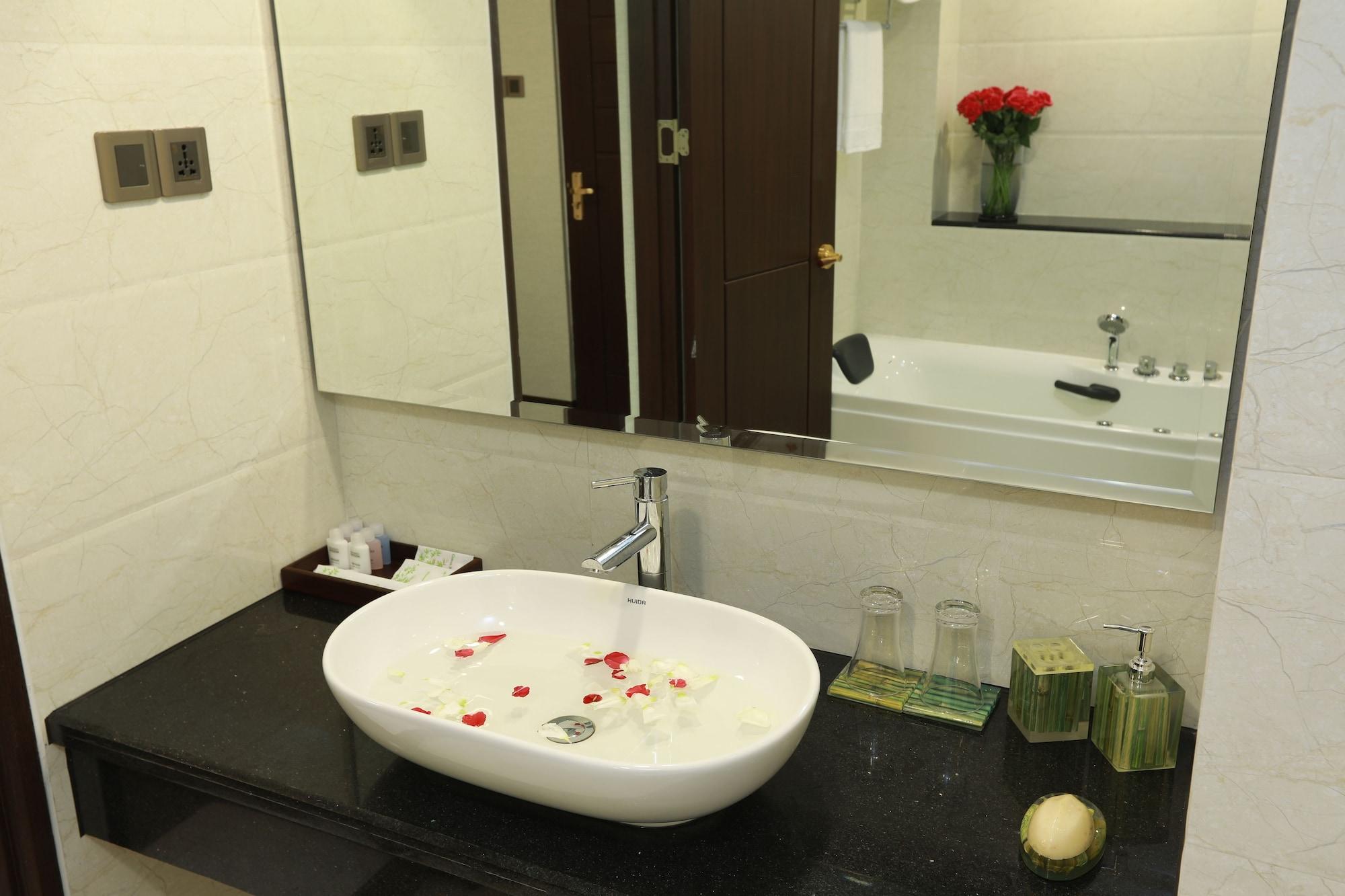 Rose Palace Hotel Янгон Екстериор снимка