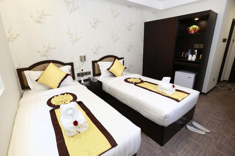 Rose Palace Hotel Янгон Екстериор снимка