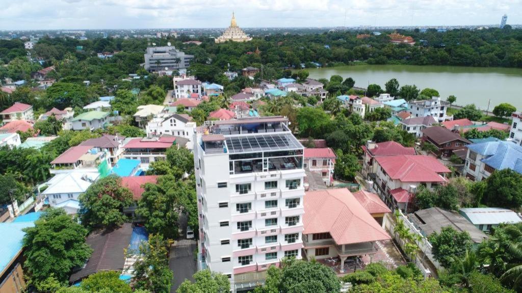 Rose Palace Hotel Янгон Екстериор снимка