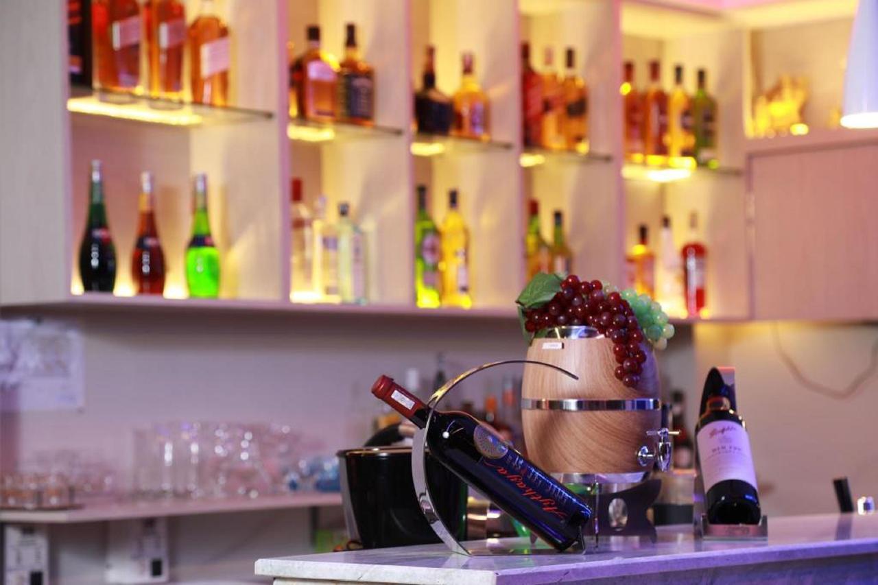 Rose Palace Hotel Янгон Екстериор снимка