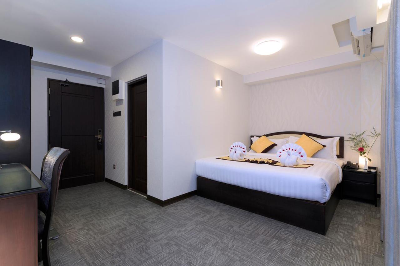 Rose Palace Hotel Янгон Екстериор снимка