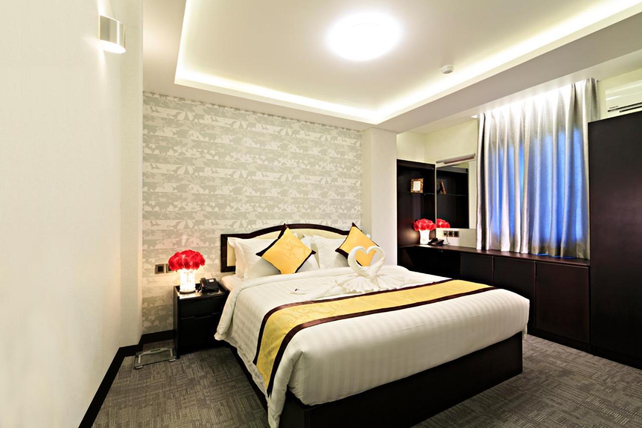 Rose Palace Hotel Янгон Екстериор снимка