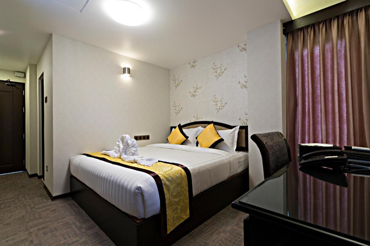 Rose Palace Hotel Янгон Екстериор снимка