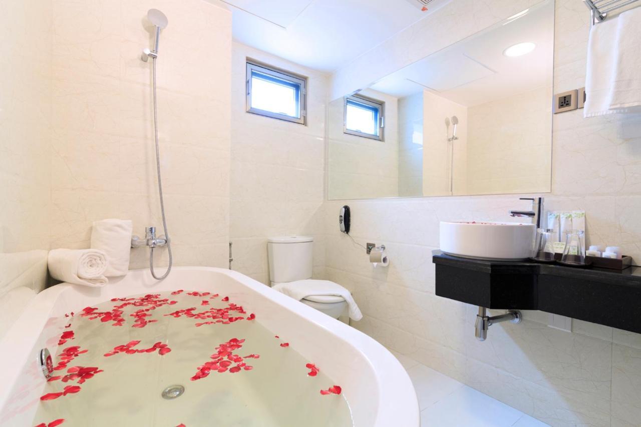 Rose Palace Hotel Янгон Екстериор снимка